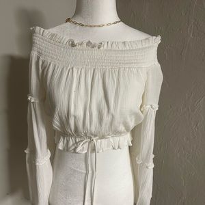 You must have BRUNCH OUTFIT !!! Beautiful top for various occasions.☀️💕🦋